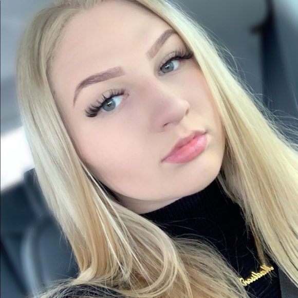 Meet your Posher, Madison - Picture 2 of 3